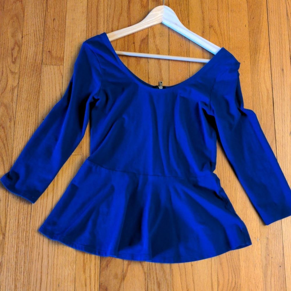 Super cute express swoop neck top slight flair below waist flattering fit dance